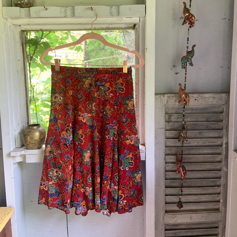Vintage flowy pattern skirt